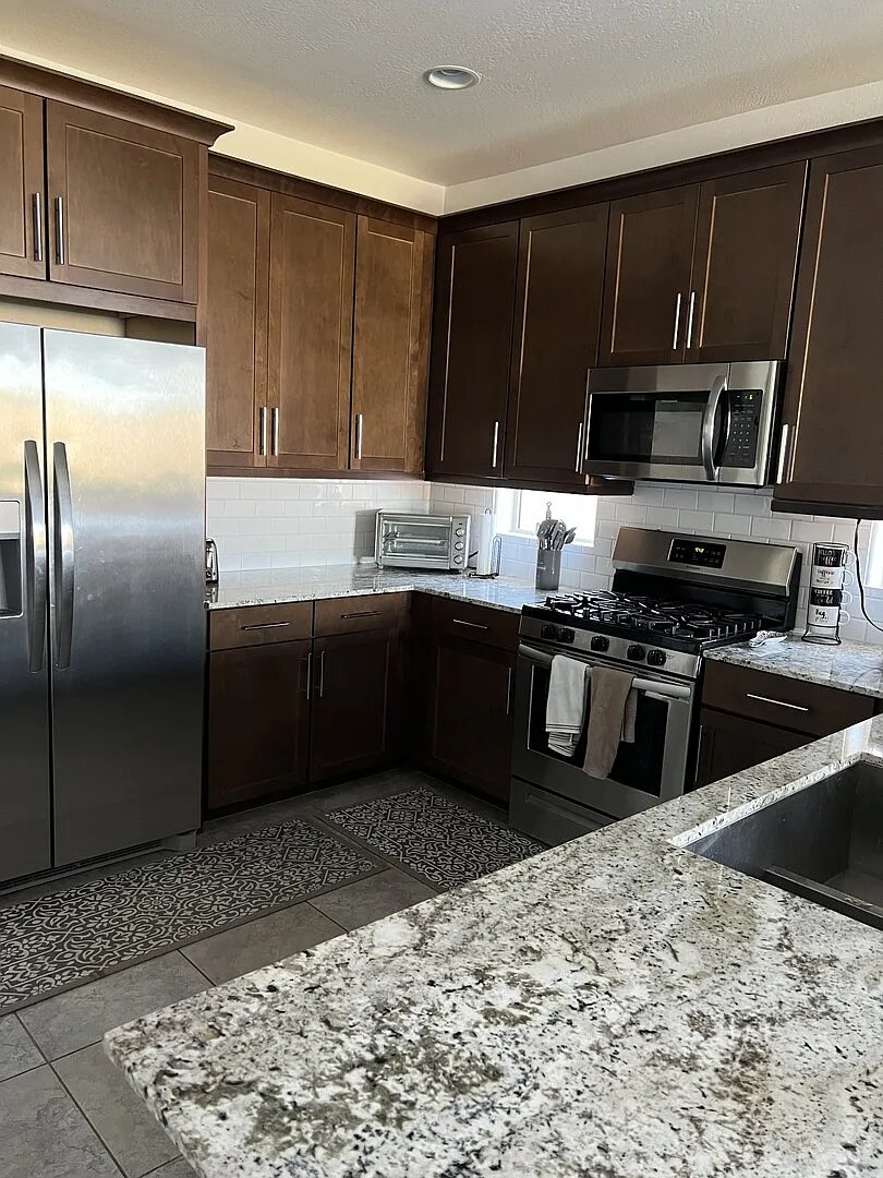 Sunny Splendor Fully Furnished 5-Bedroom Home in Phoenix — Photo 3