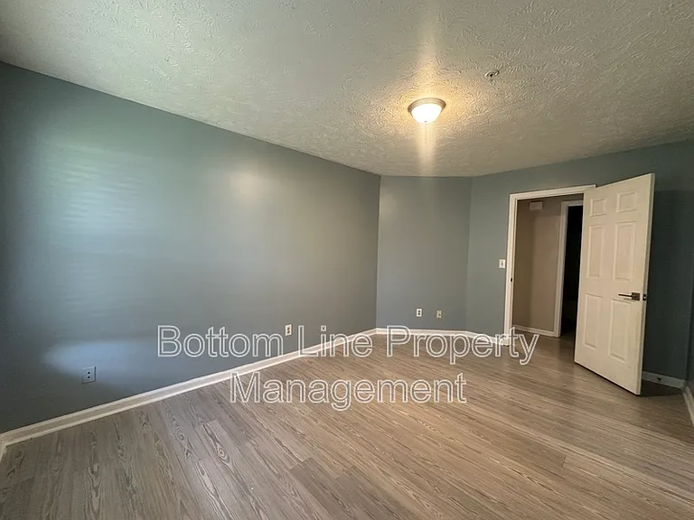 942 Stewarts Creek Dr #8 — Photo 8