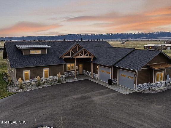 3rd image of 4433 Los Pinos Dr