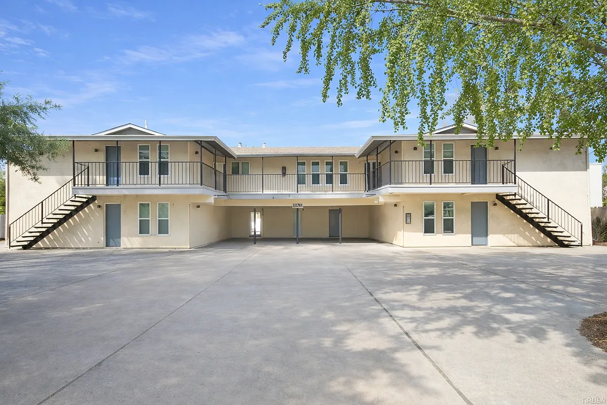 Building Photo - 728 W Sacramento Ave
