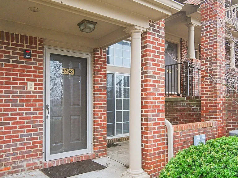 2738 Barclay Way — Photo 3