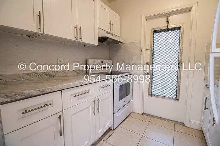 2537 Lincoln St #3 — Photo 7