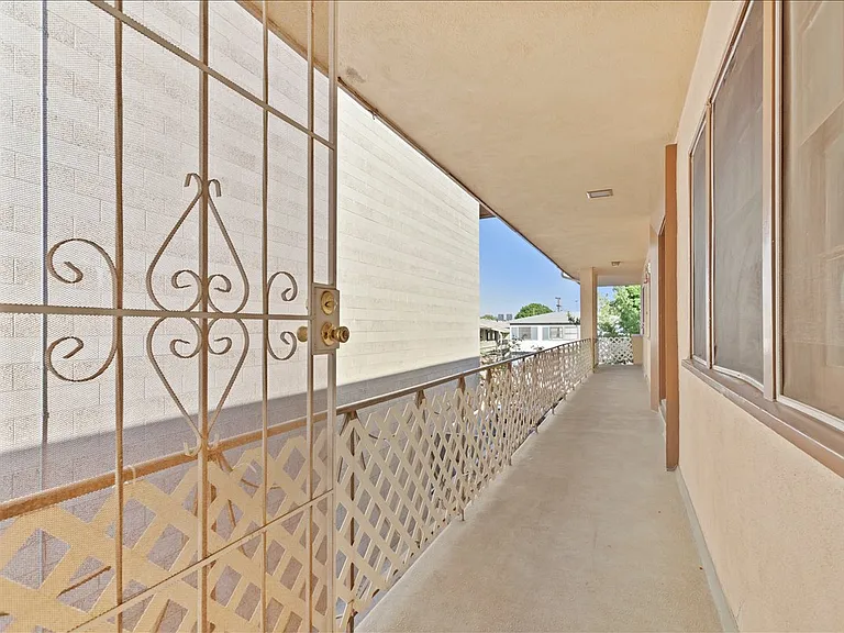 1725 S Robertson Blvd #8 — Photo 16