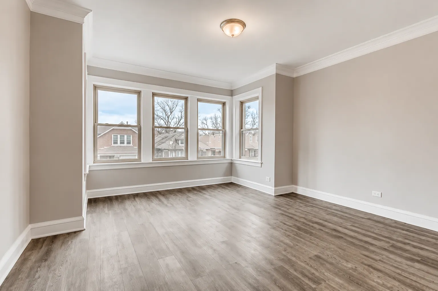 7342 S Vernon Ave — Photo 3