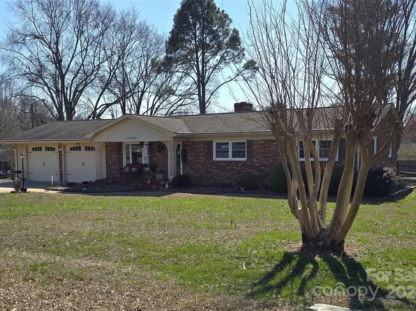 1218 Meadowood Ln, Shelby, NC 28150
