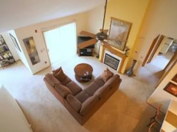 1952 Parknoll Ln, Port Washington, WI 53074