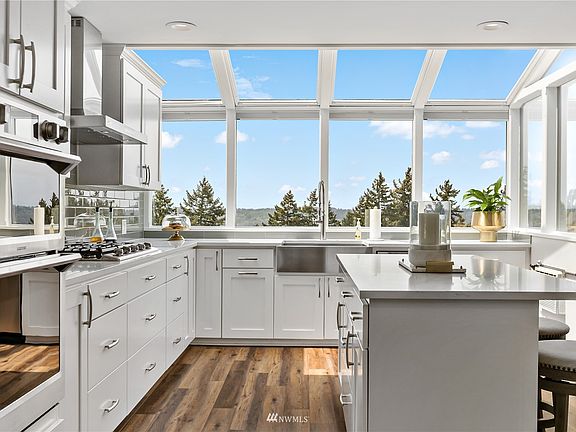 5th image of 26603 Woodland Way S