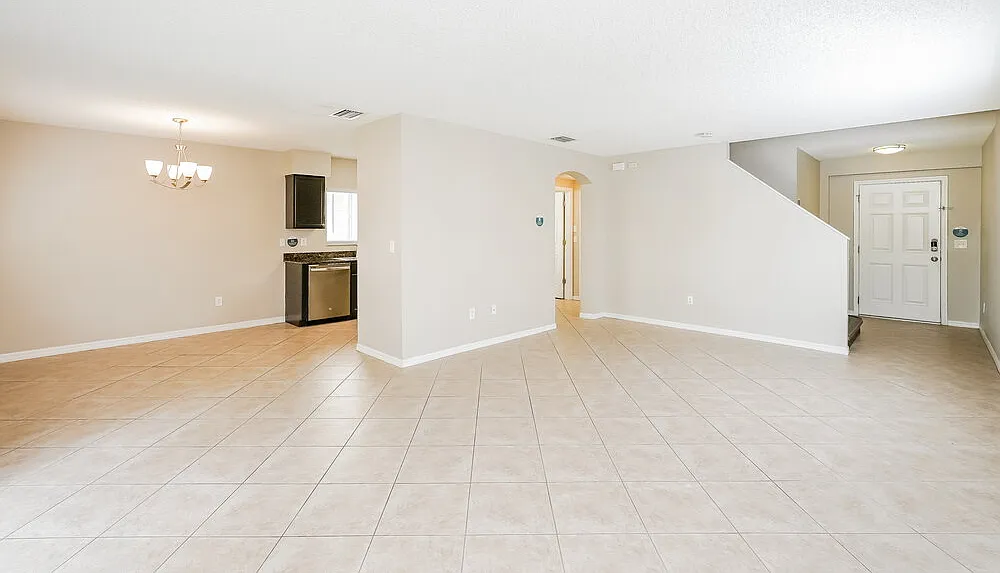 4 bed, 2.5 bath, 1736 sqft, $3,670 — Photo 4