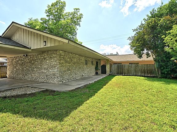 2nd image of 8204 Exmoor Dr