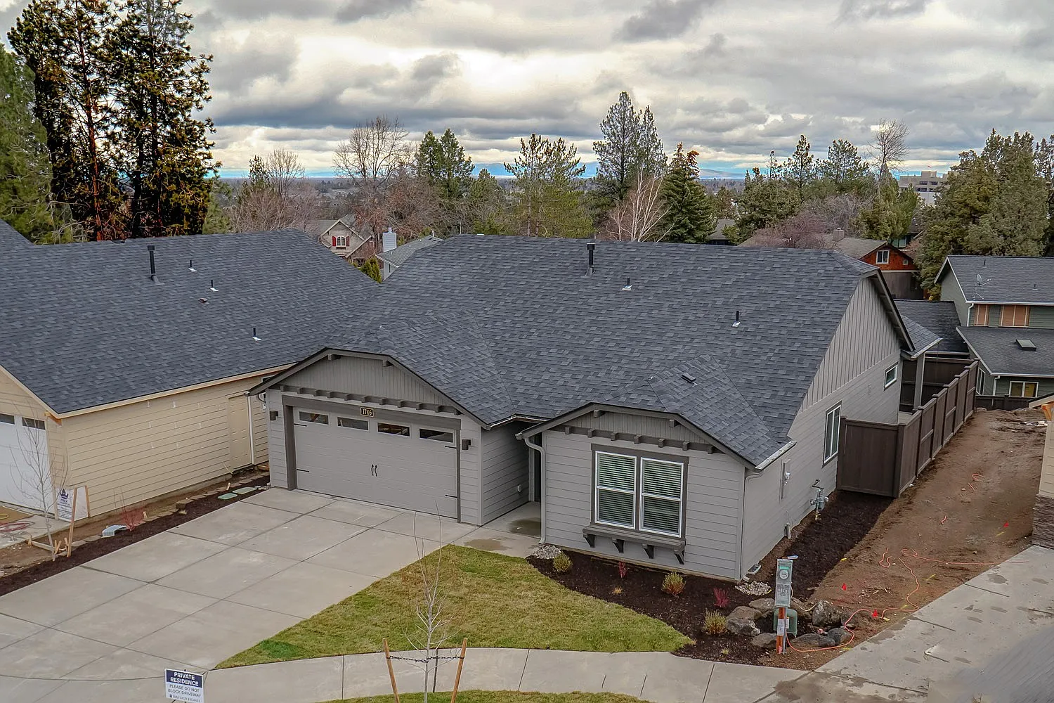Newer single level home in Leehaven, a great development off Neff! — Photo 2