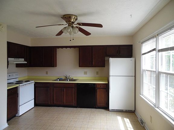 3rd image of 3330 Spangler Dr