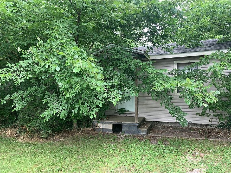 1st image of 207 SE 8th St