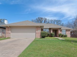 3205 Peakview Dr, Corinth, TX 76210