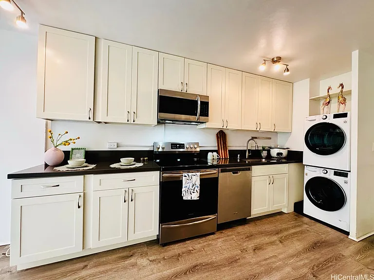 222 Kaiulani Ave #303 — Photo 6