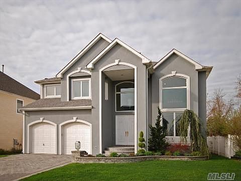 1st image of 6 Crescent Cove Dr