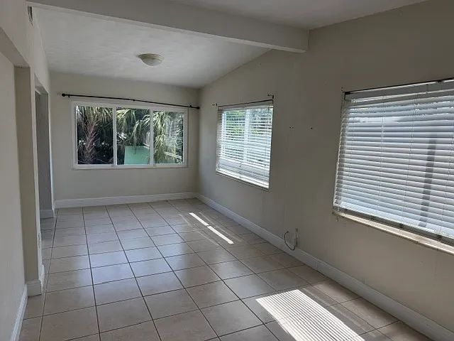 21456 Kenyon Ave — Photo 5