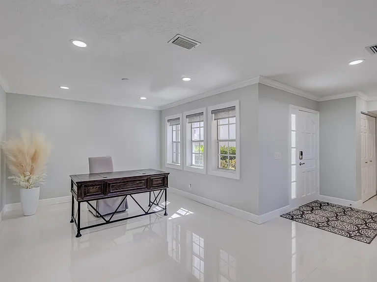 17 Selby Ln — Photo 16