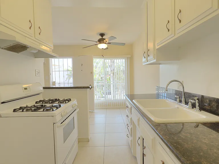 4808 Riverton Ave #7 — Photo 16