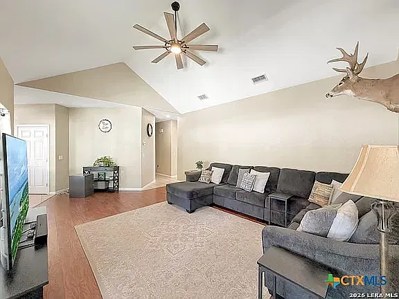 4 bed, 1635 sqft, $2,860 — Photo 4