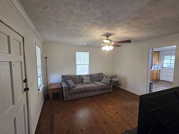 5th image of 22 E 4th St