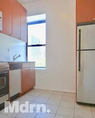 Rented by Mdrn Residential | media 27