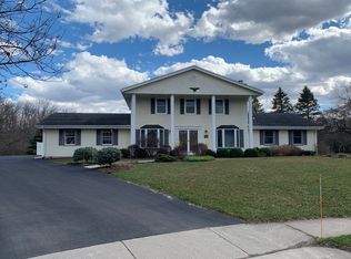 5721 Gladstone Ln, Greendale, WI 53129