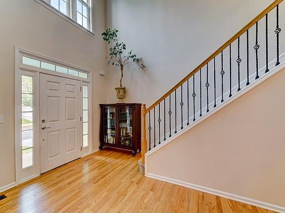 4th image of 227 Glenwood Dr