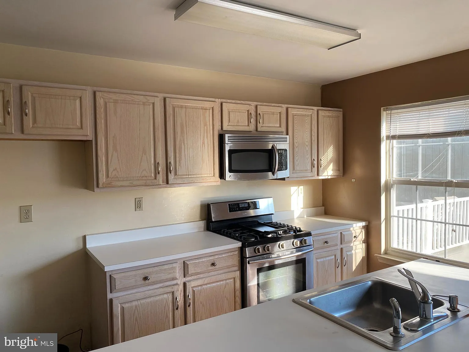 3 bed, 4.0 bath, 1836 sqft, $2,535 — Photo 4