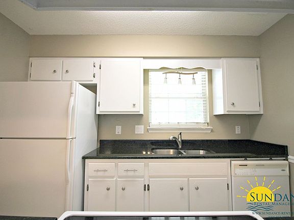 5th image of 622 Emerald Ln
