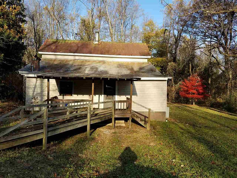 2nd image of 1602 N Blackstock Rd