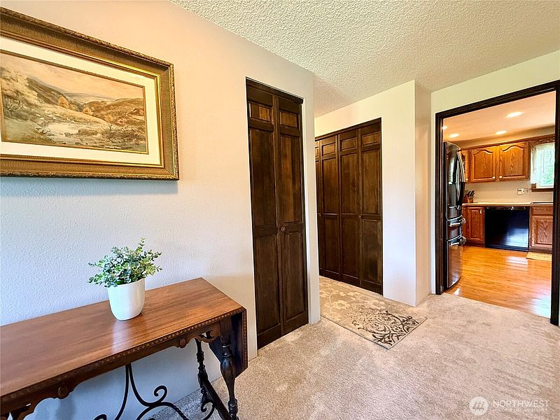 2nd image of 106 Perkins Street N