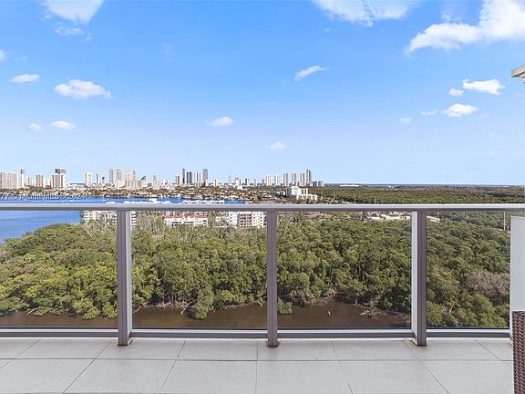 2nd image of 16385 Biscayne Blvd Unit 1717