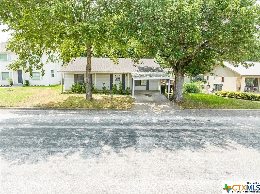 218 W 6th St, Shiner, TX 77984 Zillow