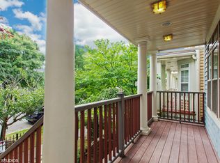 1618 W Rosehill Dr, Chicago, IL 60660