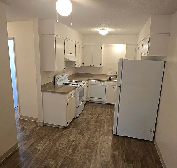 Canterbury Terrace Apartments — Photo 15