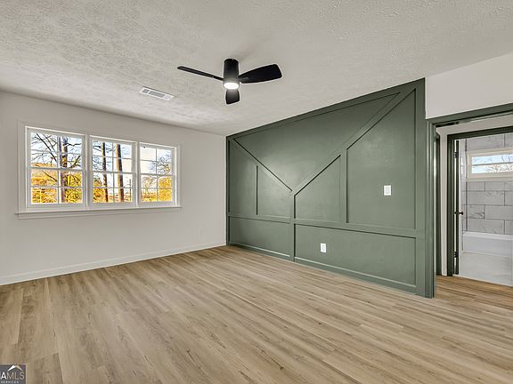 5th image of 935 Baxter St APT 3