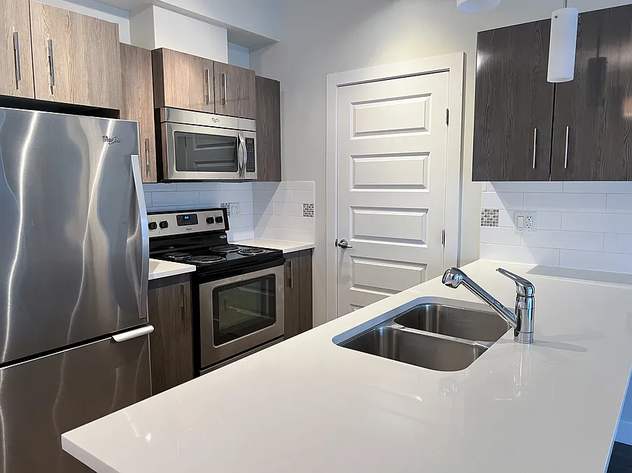 5477 Street — Photo 3