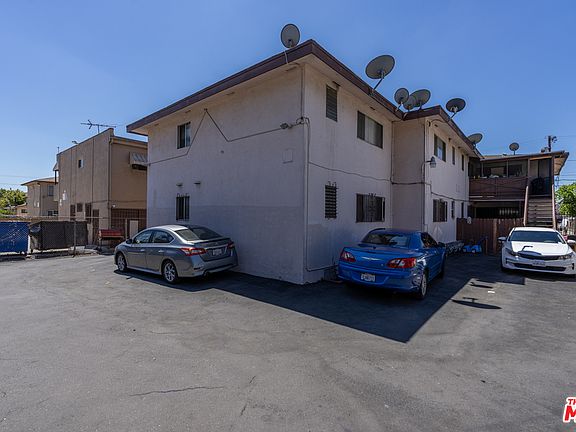 3rd image of 827 W Colden Ave