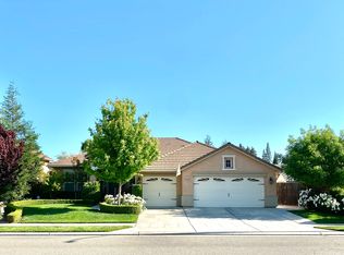 2548 Warner Ave, Clovis, CA 93611