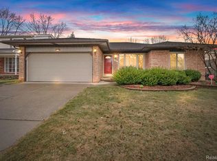 1601 Lakewood Dr, Troy, MI