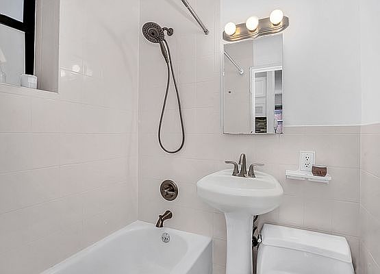 5th image of 509 E 88th St APT 1A