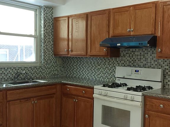 4th image of 1566 Devereaux Ave