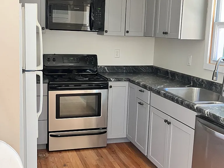79 Locust Grove Rd — Photo 3