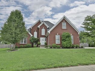 828 Abingdon Cir, Shelbyville, KY 40065
