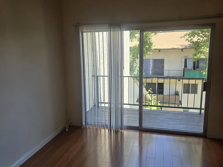 5460 White Oak Ave #G312 — Photo 6
