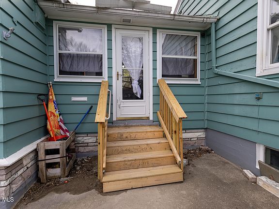 3rd image of 8 7th Avenue
