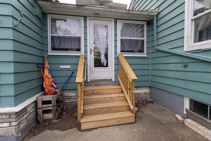 3rd image of 8 7th Avenue