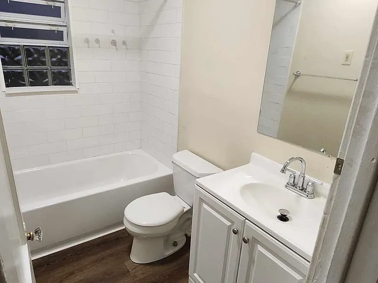 2202 Niagara St #5 — Photo 5