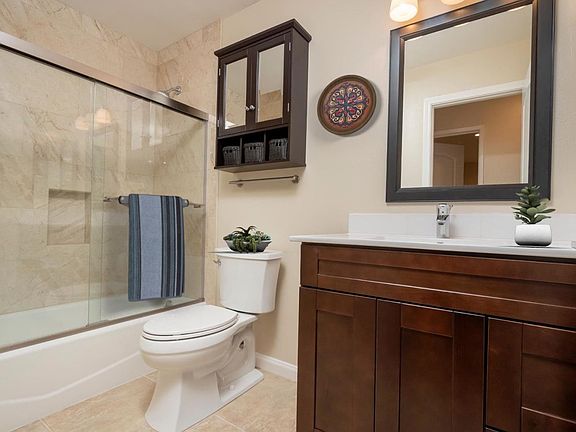 2nd image of 415 Piccadilly Pl APT 11