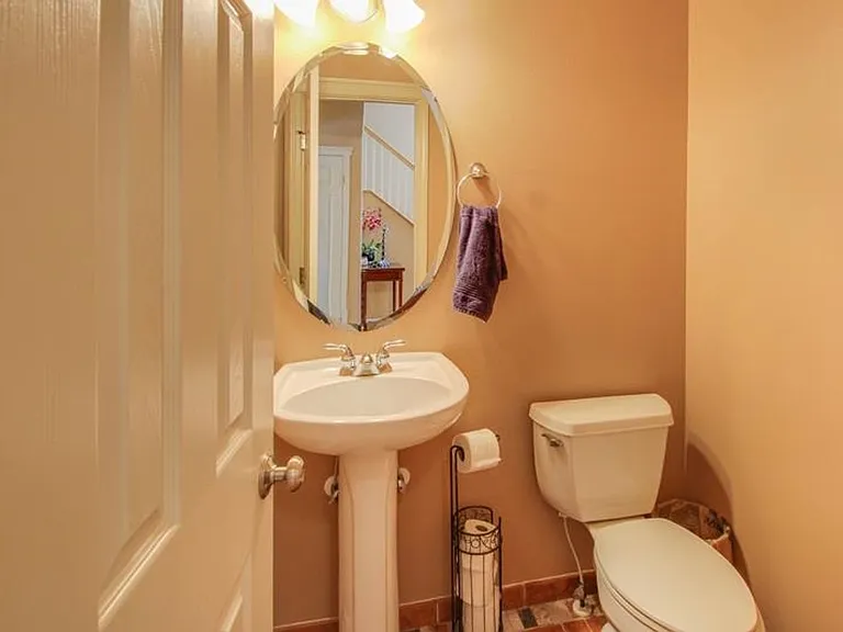 2291 E Meadow Creek Dr — Photo 16